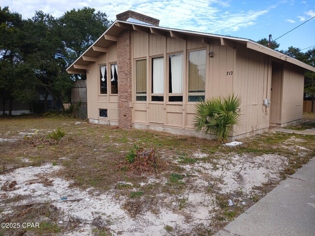 Building Photo - 712 Ave C