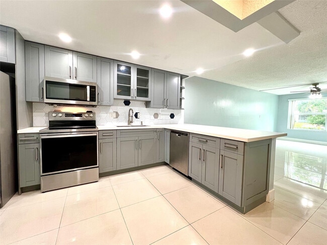 Photo - 7450 NW 17th St Unidad 110