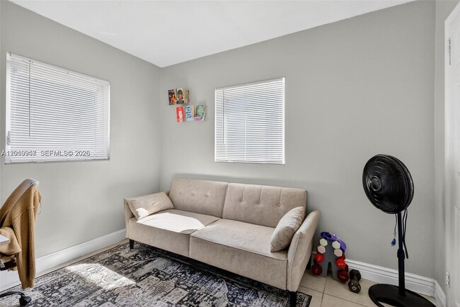 Photo - 6791 Scott St