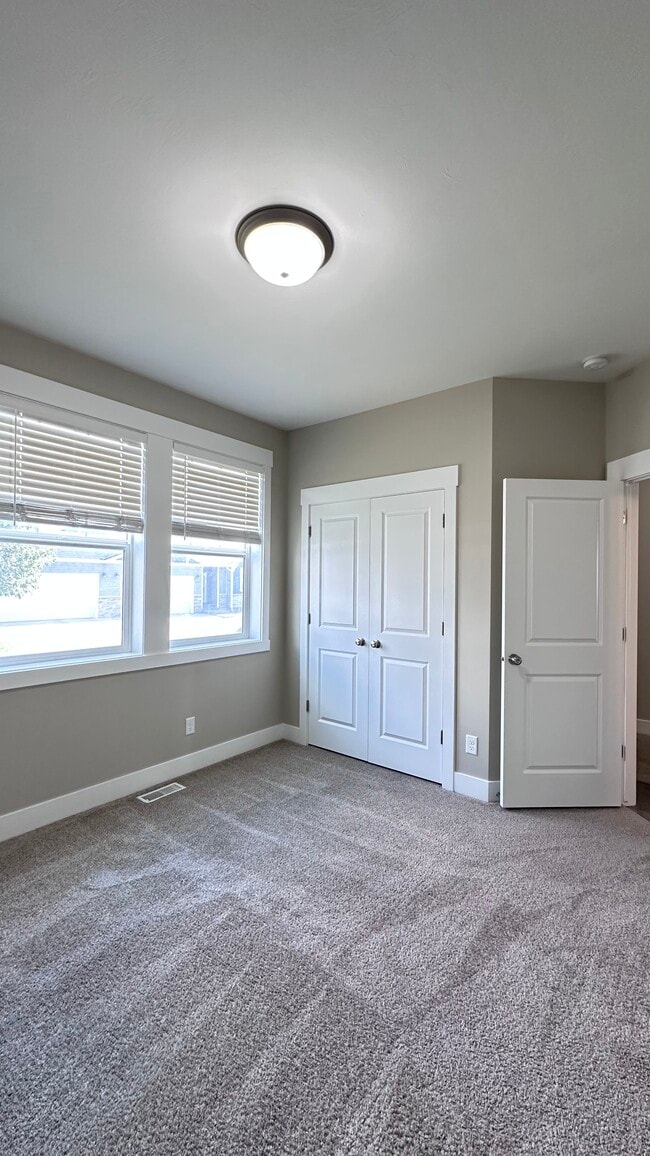 Photo - 2830 Blackwood
