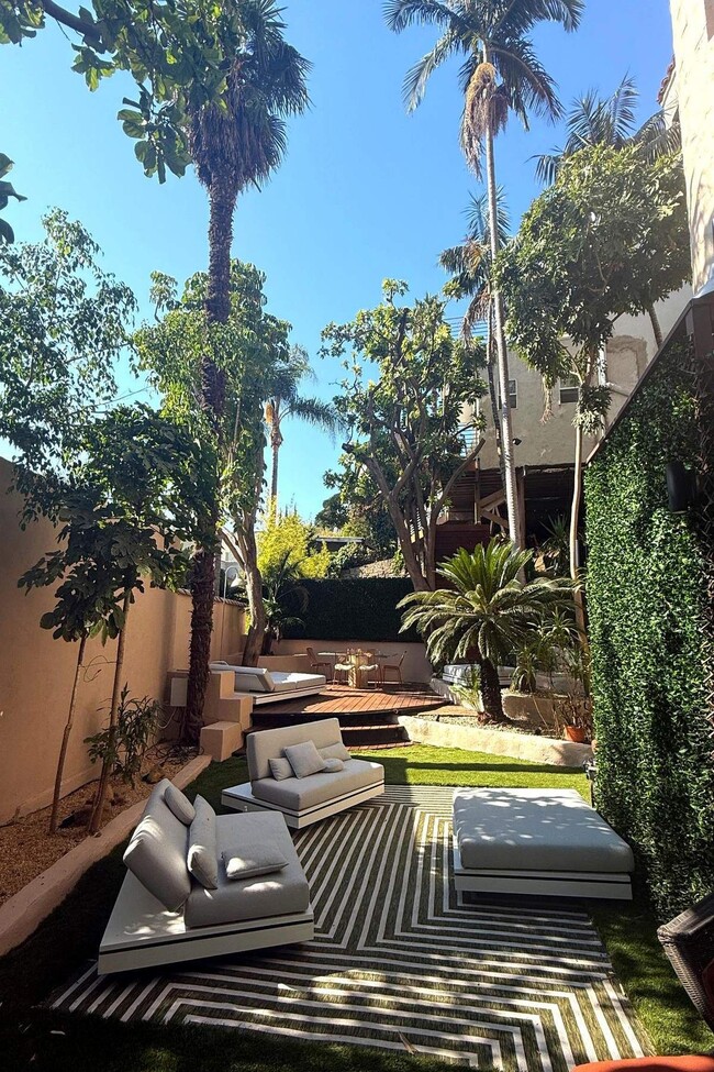 Photo - 2066 Glencoe Way