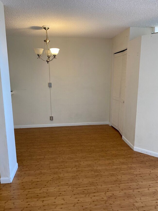 Photo - Leilehua - Spacious One Bedroom with Secur... Unit 409