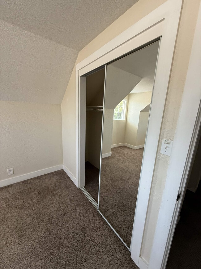 409 Elsinore Dr