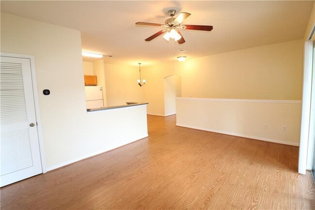 Photo - 447 W Longleaf Dr