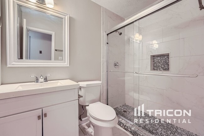 Photo - 438 Russell Rd
