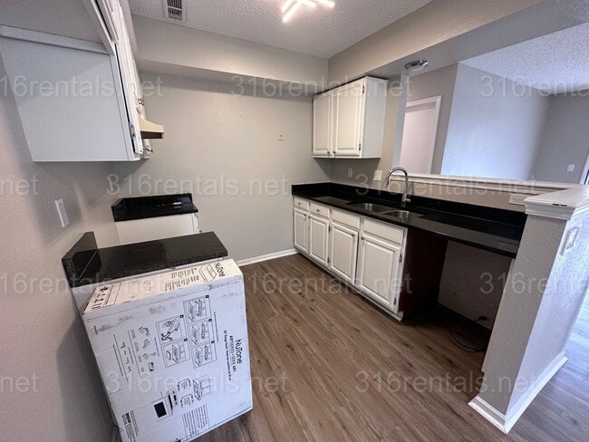 Photo - ** COMING SOON PLEASE CHECK BACK AT A LATE... Unit 869 Nims - 7