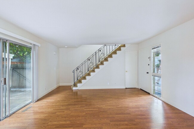 Photo - 1333 Regent St