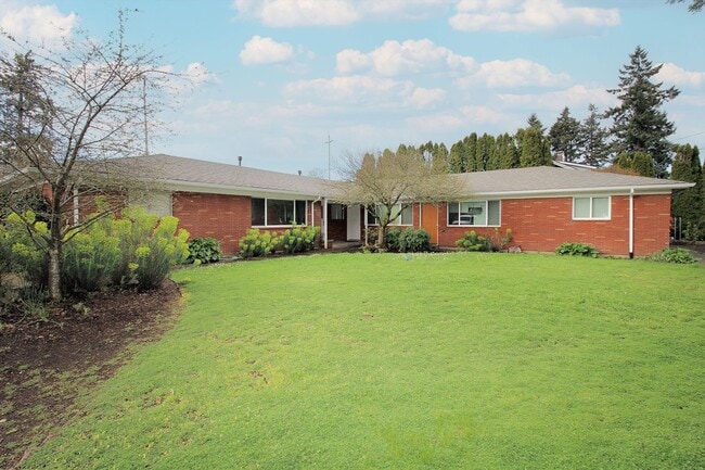 Building Photo - 6024-6024 NE Milton St Unit 6022