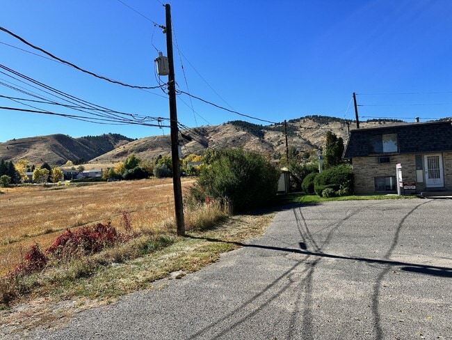 Photo - "Charming 3-Bedroom Condo with Hardwood Floors & 2 Full Baths in Golden, CO!" Unit 4