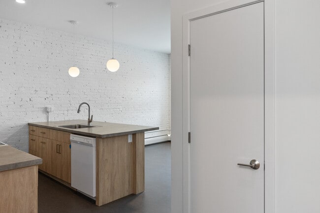 Photo - 187 Pearl St