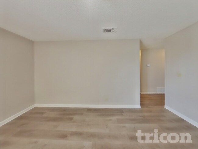 Photo - 7815 Melbury Forest