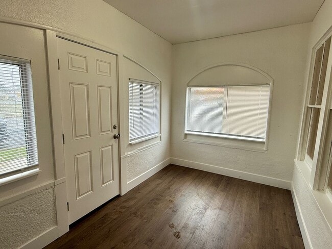 Photo - 1 Bedroom 1 Bath Duplex!