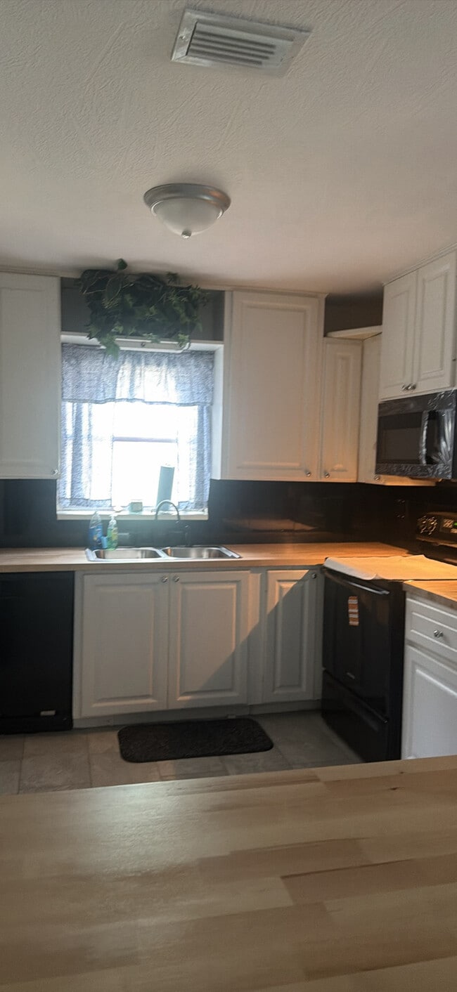 Photo - 27395 Shriver Ave