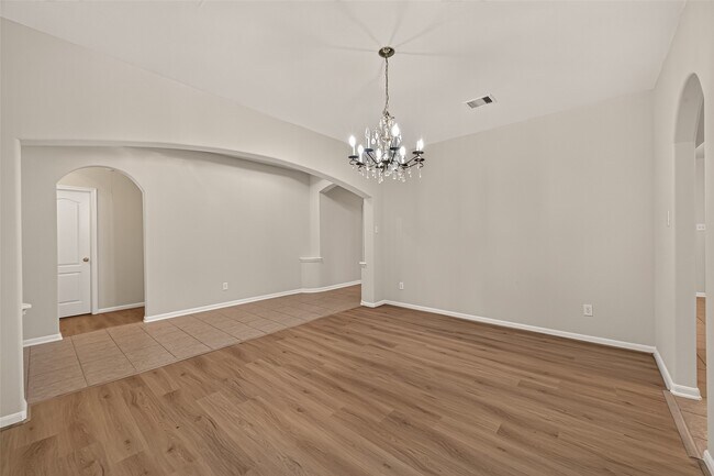 Photo - 4823 Grand Chateau Ln