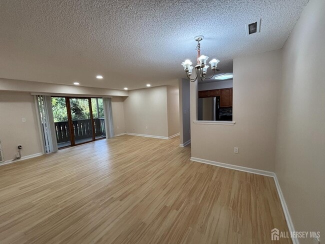Photo - 215 Aspen Dr
