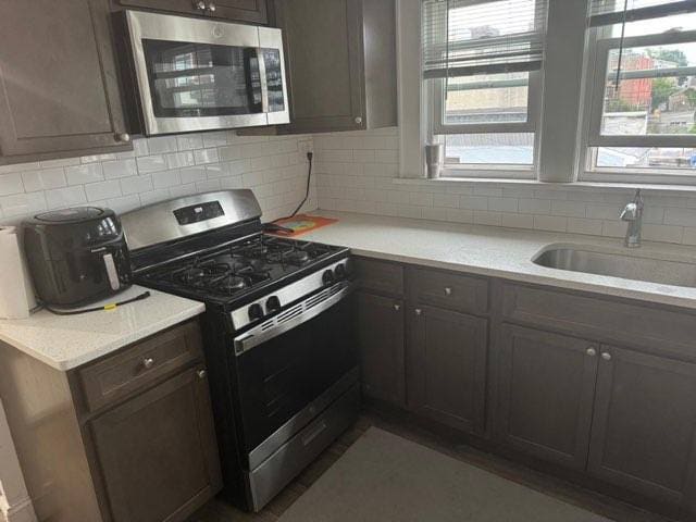 Photo - 647 Anderson Ave Unidad 3 rear