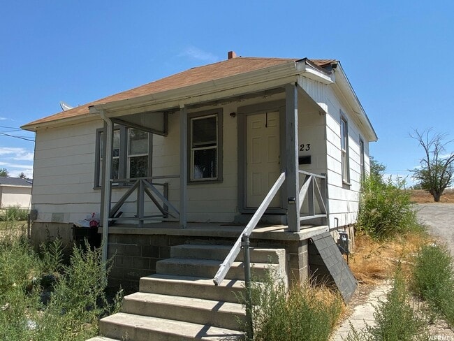 Building Photo - Spacious 4-Bedroom Rental with Basement and 4 Parking Spots in a Tranquil Neighborhood