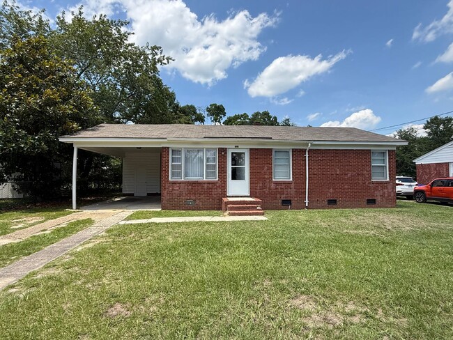 Charming 3-Bedroom Home in Spring Lake, NC - Charming 3-Bedroom Home in Spring Lake, NC