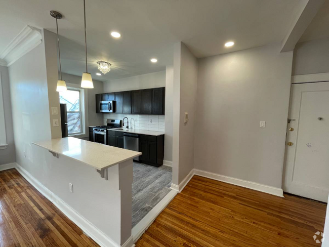 Building Photo - 610 Salem Ave Unit E6 Rental