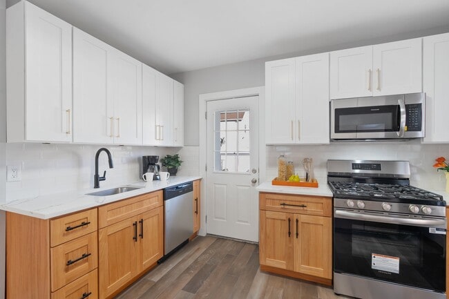 Photo - 895-901 Port Reading Ave