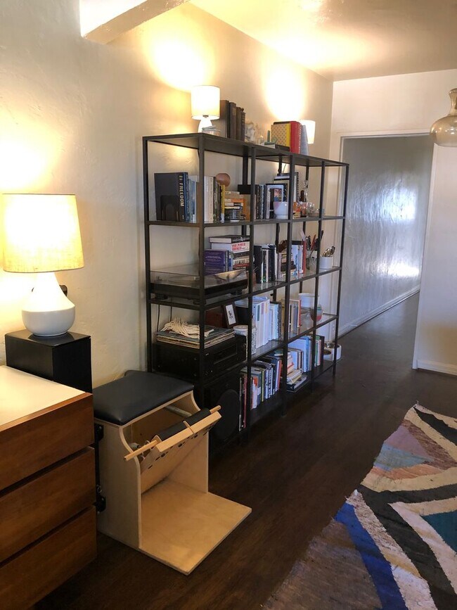 Photo - 209-211 Tennant Unit 211