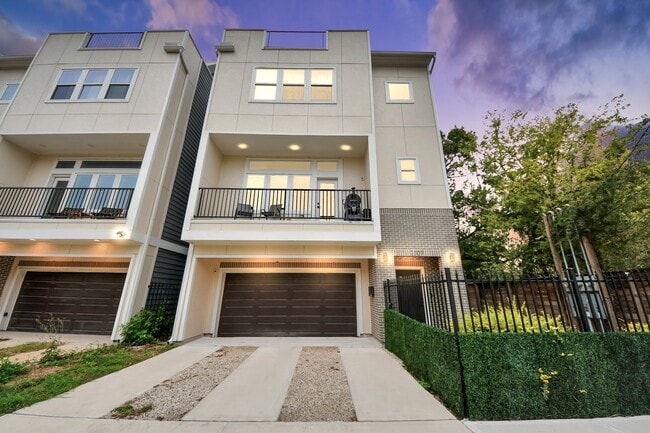 Building Photo - 2007 Briley St