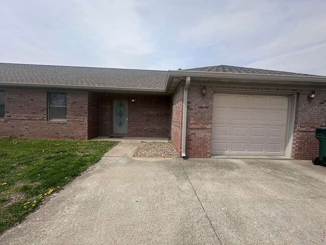 Building Photo - 3417 Legacy Run Unit Apt B