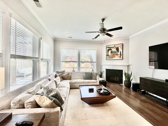 Photo - LUXURY TOWNHOME near Southend