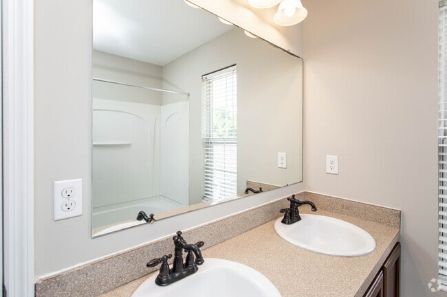 1BR, 1.5BA - 1,140 SF - Oxford