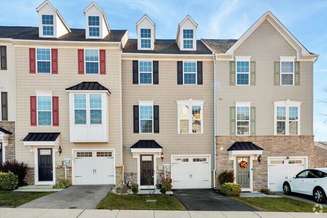 Building Photo - Beautiful 3BD/2.5BA Townhome in Malvern Walk