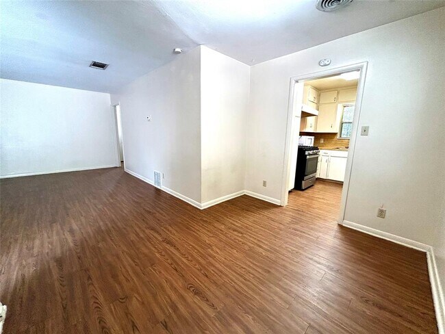 Photo - 607 Bellevue Pl