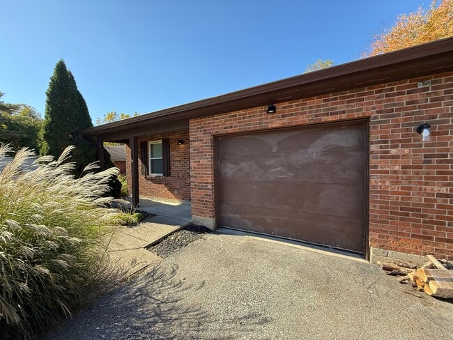 Attached Garage - 307 June Marie Dr Unidad A