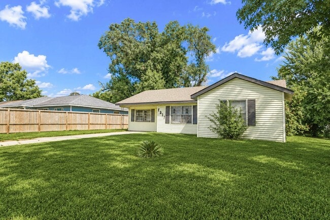 Photo - 7217 Parker Rd