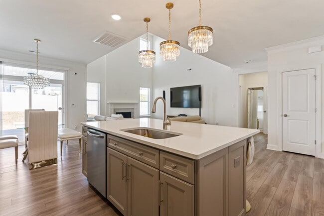 Photo - 116 Farrier Ln