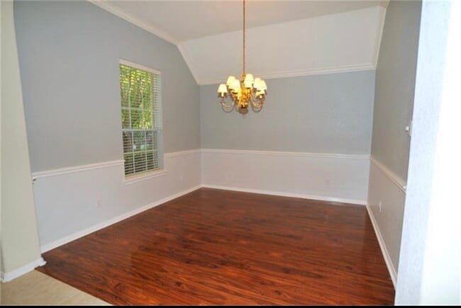 Photo - 1030 Walnut Pointe