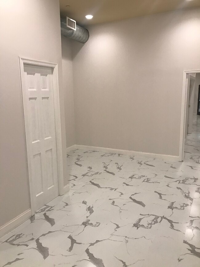 Building Photo - 809 N 2nd St Unit 2nd floor