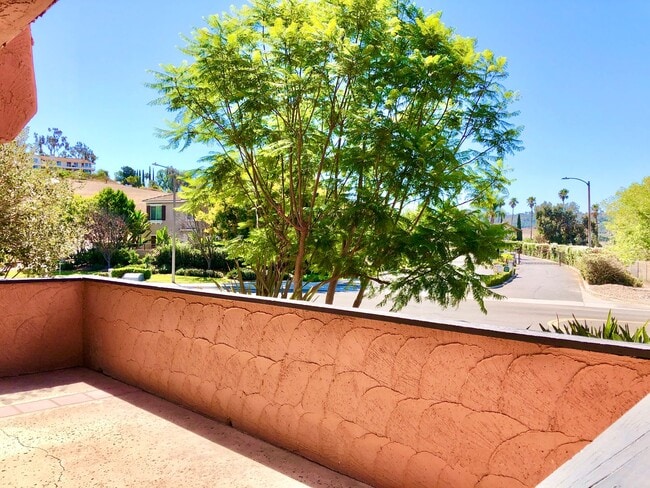 Photo - Wonderful, Fresh, Bright & Beautiful Two-S...