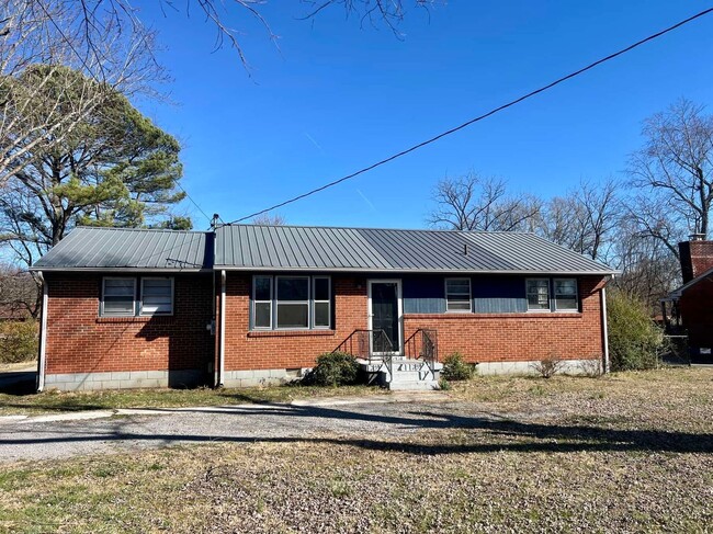 3 Bed, 1.5 Bath in Murfreesboro, *Big Yard* - 3 Bed, 1.5 Bath in Murfreesboro, *Big Yard* House