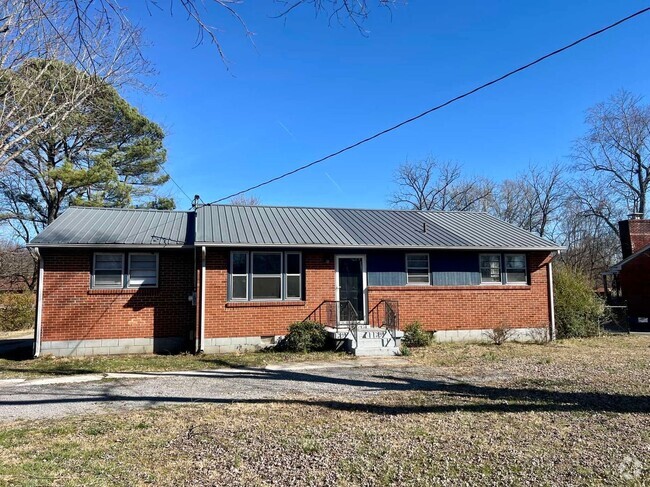 Building Photo - 3 Bed, 1.5 Bath in Murfreesboro, *Big Yard* Rental