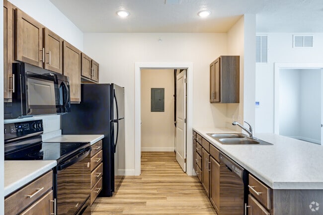 2BR, 2BA - 900SF - Kitchen