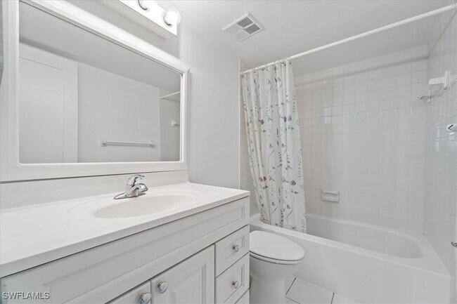 Photo - 307 Goodlette-Frank Rd Unidad B202