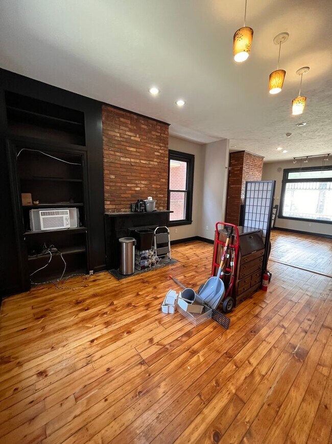 Photo - Large Home in ShadySide, Newly Rennovated!