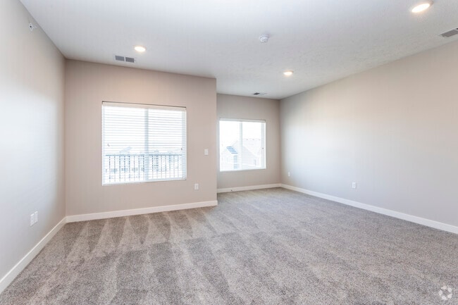 1HAB, 1BA - Evan