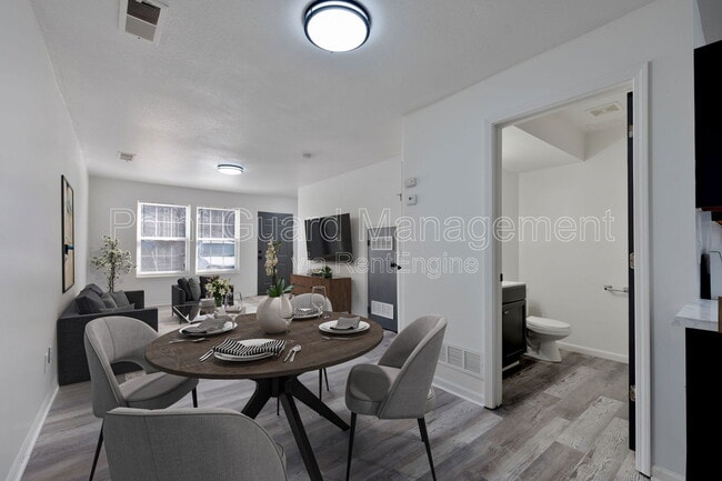 Photo - 955 Leroy St