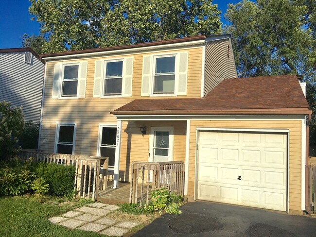 Photo - 2S627 Hampton Dr House