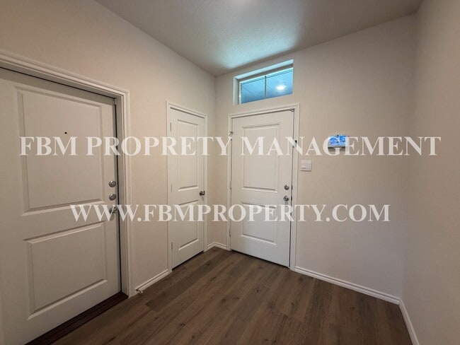Photo - 329 Thoroughbred St