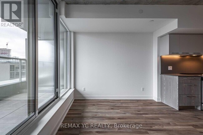 Photo - 30 Baseball Pl Unité 923