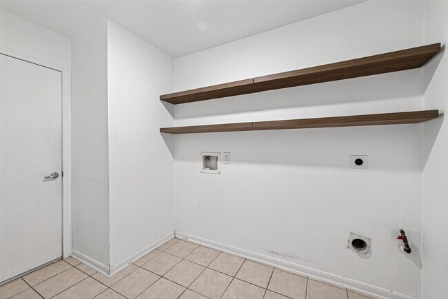 Building Photo - 3934 Brook Garden Ln