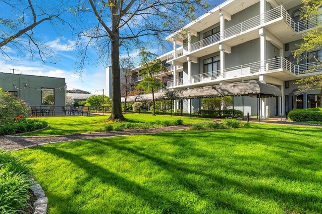 Photo - 4100 Laclede Ave Condo Unit 303