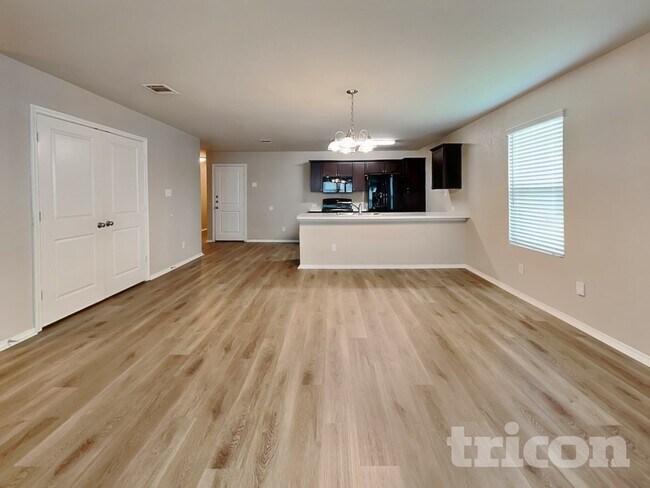 Photo - 9720 Marbach Brk